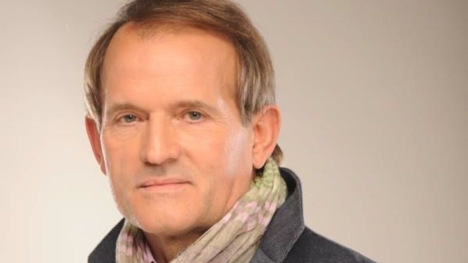 Медведчук уважає, що Порошенко лавірує між "партією війни" і поміркованими політиками