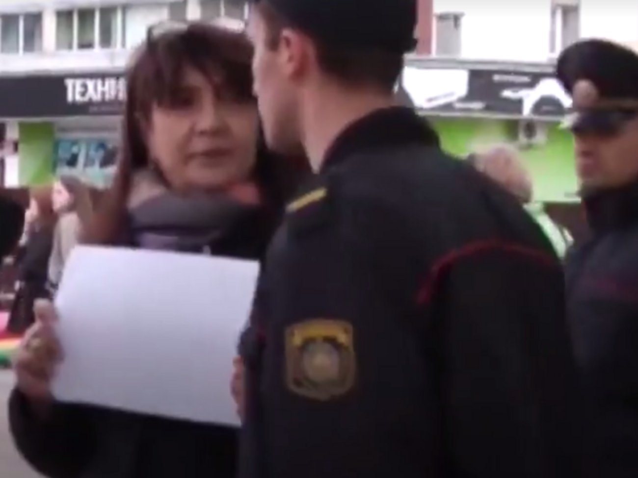 Білий аркуш став протестним символом