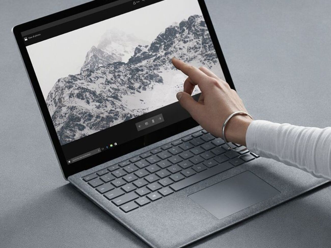 Новий ноутбук Microsoft оснащено сенсорним дисплеєм