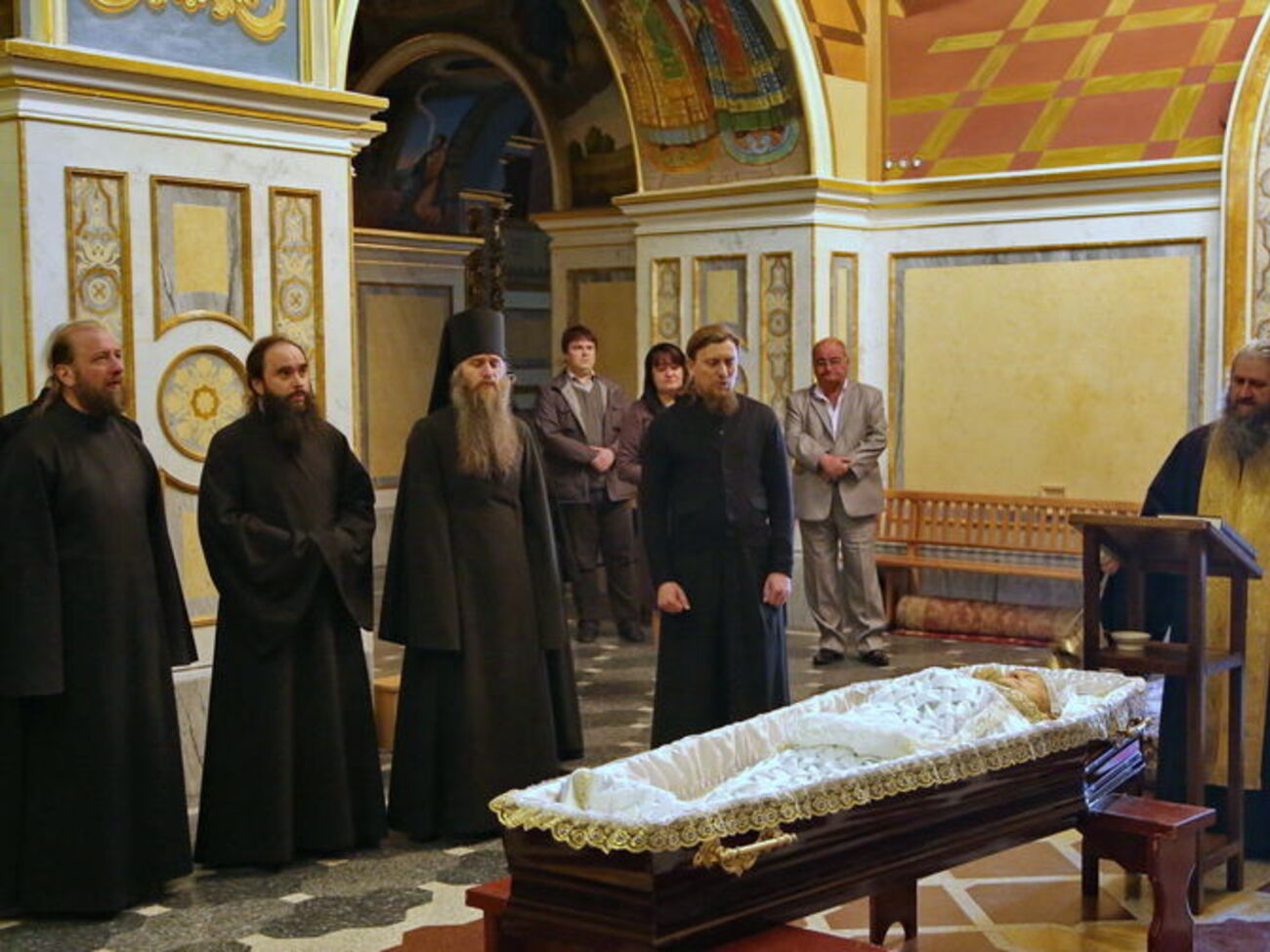 В Киево-Печерской лавре совершили заупокойную литию по Олейнику