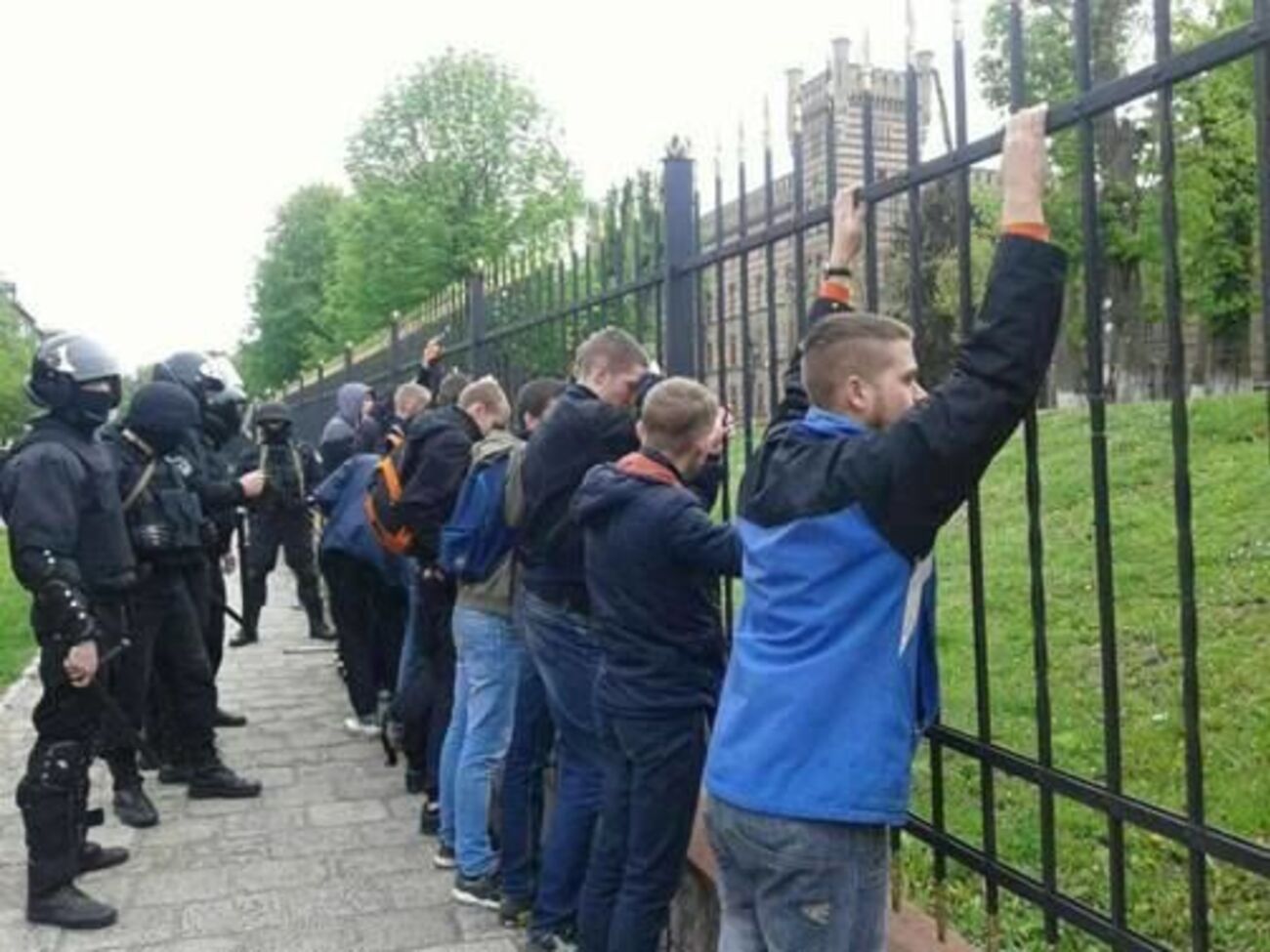 У Нацполіції зазначили, що учасники бійки не пояснили причини конфлікту