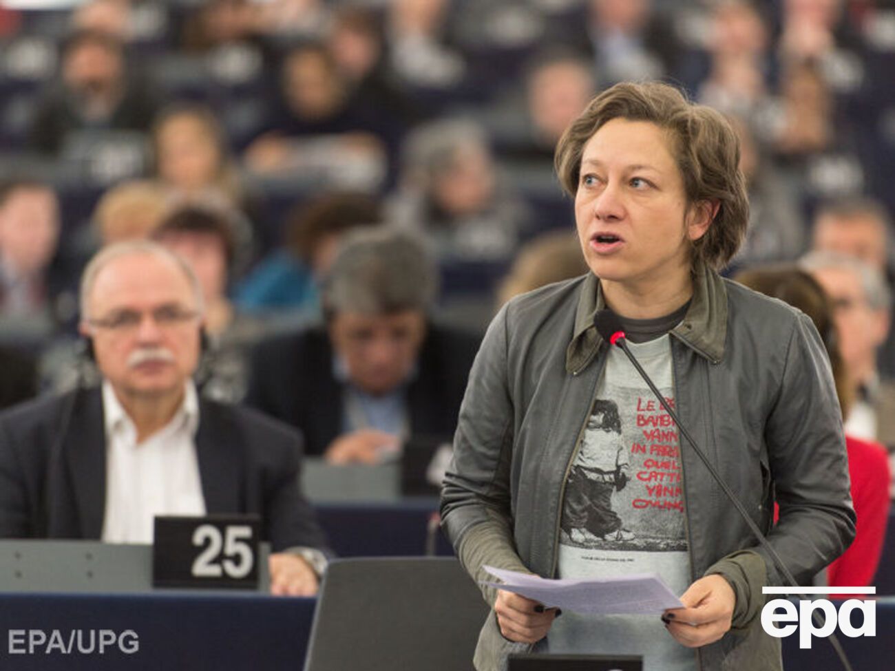 В Европарламенте 40-летняя Форенца входит во фракцию "Европейские объединенные левые/Лево-зеленые Севера"