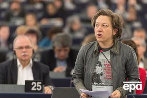 В Европарламенте 40-летняя Форенца входит во фракцию "Европейские объединенные левые/Лево-зеленые Севера"