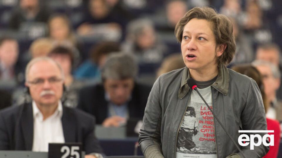 В Европарламенте 40-летняя Форенца входит во фракцию "Европейские объединенные левые/Лево-зеленые Севера"