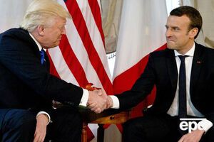 Макрон (праворуч) назвав своє рукостискання із Трампом "моментом істини"