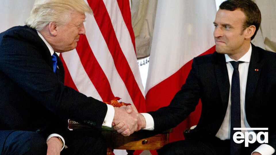Макрон (праворуч) назвав своє рукостискання із Трампом "моментом істини"