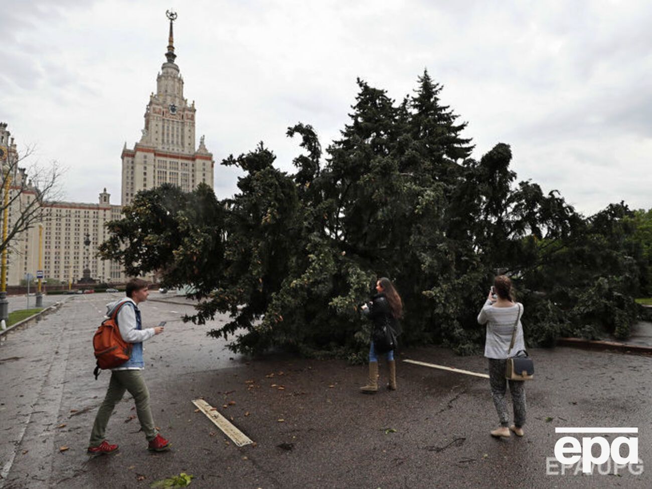 На Москву налетів найбільш руйнівний ураган протягом останніх 100 років