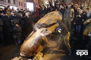 Леніна обезголовили під час Євромайдану