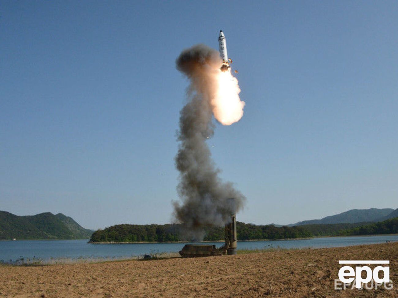 Пхеньян подтвердил испытания баллистической ракеты