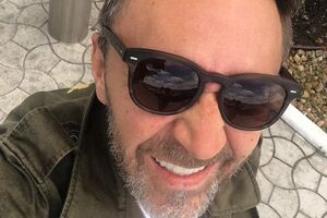 Шнуров: Меня не волнуют гипотетические и условные всечеловеческие дети, поскольку у меня есть вполне реальные мои