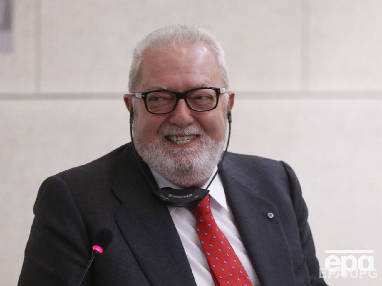 Аграмунт не стал покидать свой пост