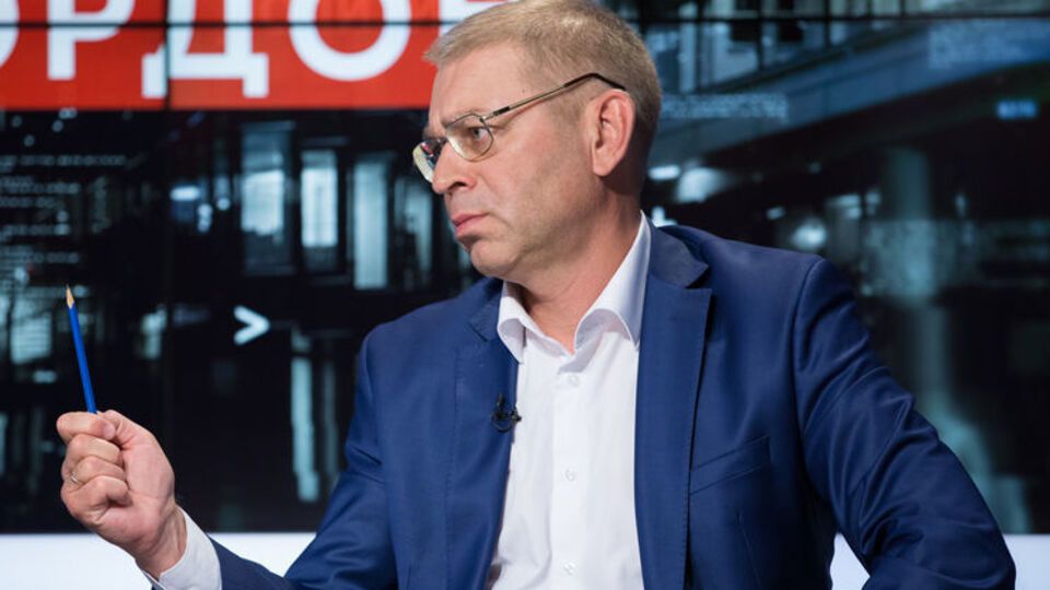Пашинський: Виявилися люди, які хотіли базу "Беркута" штурмом узяти. Зібрався натовп приблизно тисяча осіб. Ви розумієте, що могло бути?!