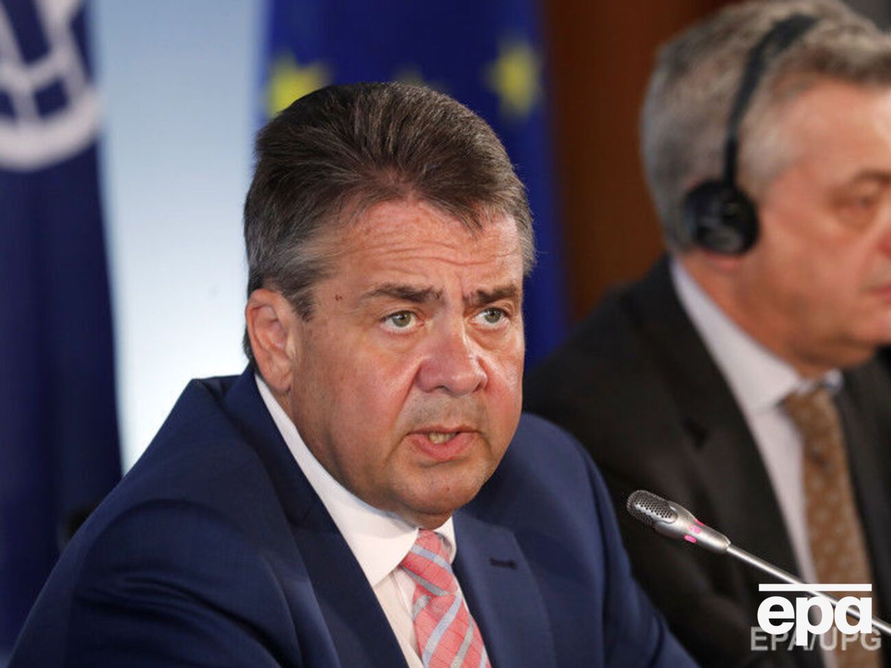 Габриэль призвал европейцев "активно возражать" Трампу