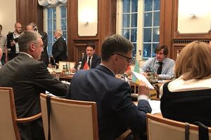 Переговоры проходили на вилле Борзиг в Берлине