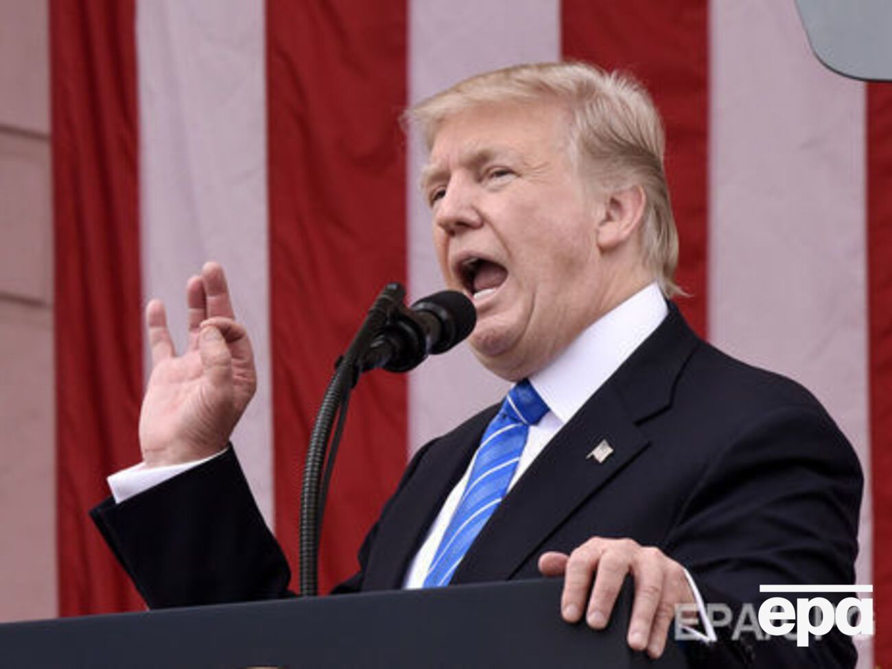 По информации Associated Press, Трамп хочет разговаривать с мировыми лидерами по мобильному телефону