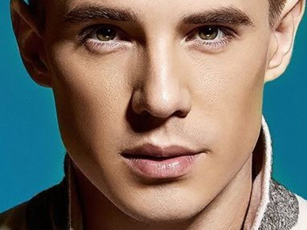 Состоялась премьера клипа на песню "Зажигать молодым" певца Oleynik
