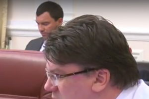 Жданов исправил ошибку после того, как в зале засмеялись