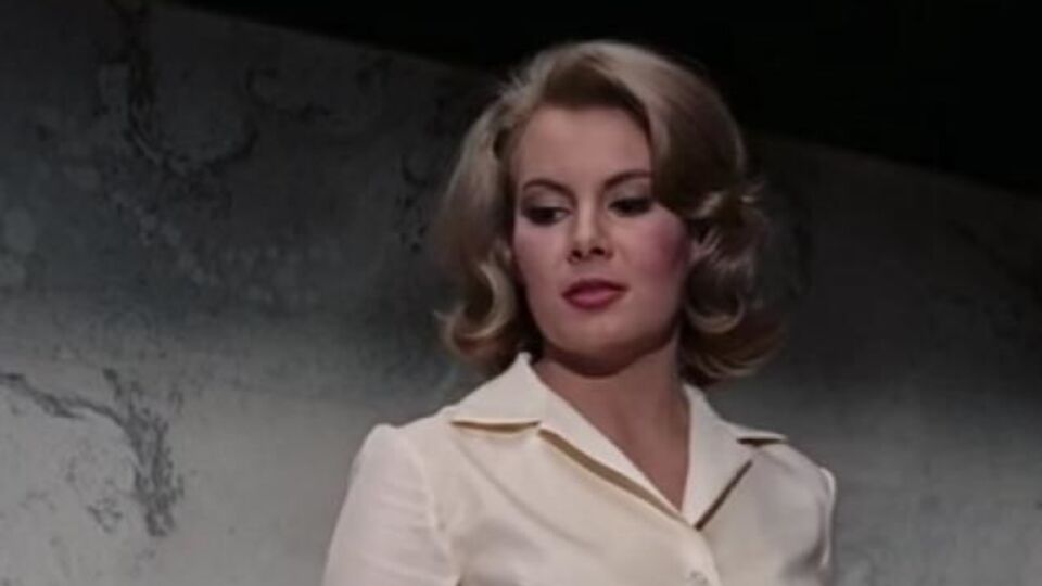 Молли Питерс стала известной благодаря роли девушки Джеймса Бонда