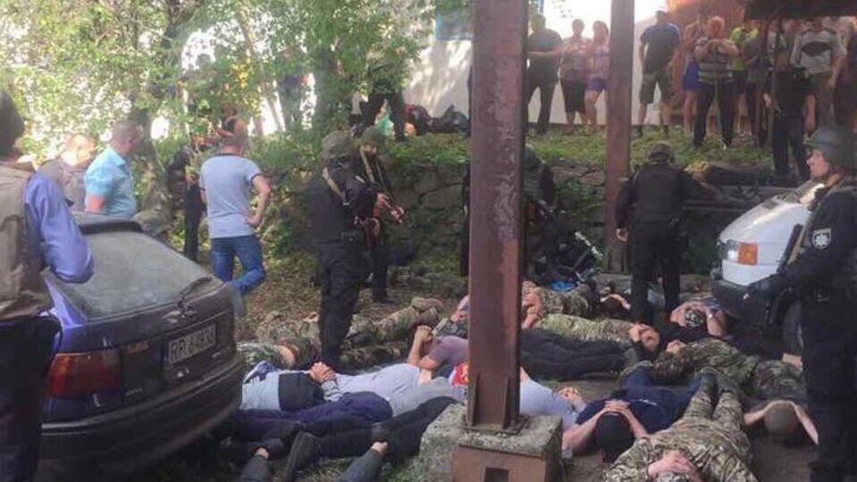 Князєв: Сьогодні у Вінницькій області поліцейські "вклали обличчям у землю" 42 людини зі зброєю