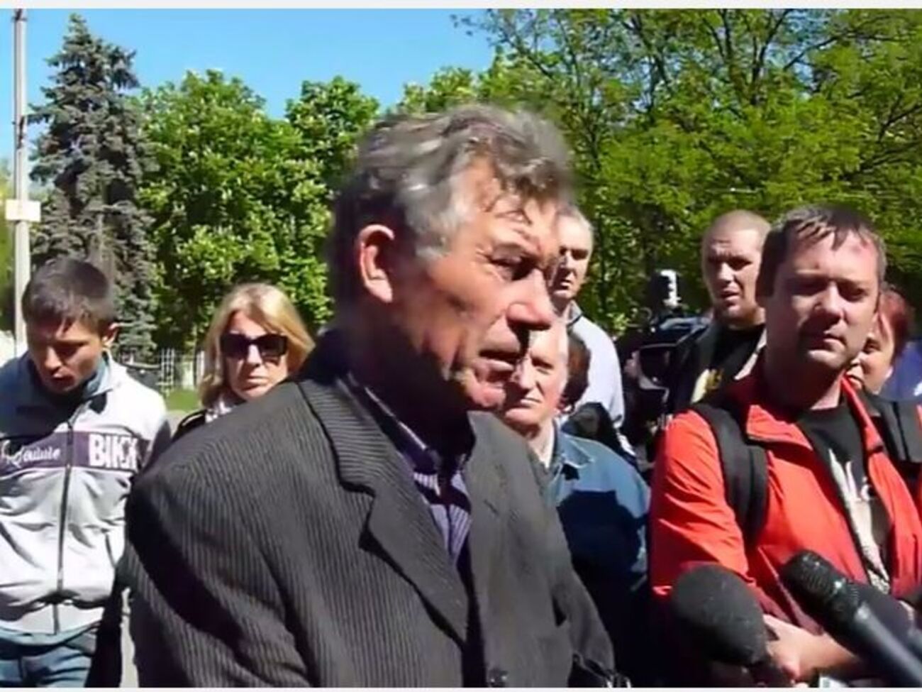 В мае 2014 года Анатолий Хмелевой рассказывал о подготовке "референдума" сепаратистов в Славянске