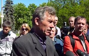 В мае 2014 года Анатолий Хмелевой рассказывал о подготовке "референдума" сепаратистов в Славянске