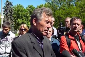 В мае 2014 года Анатолий Хмелевой рассказывал о подготовке "референдума" сепаратистов в Славянске