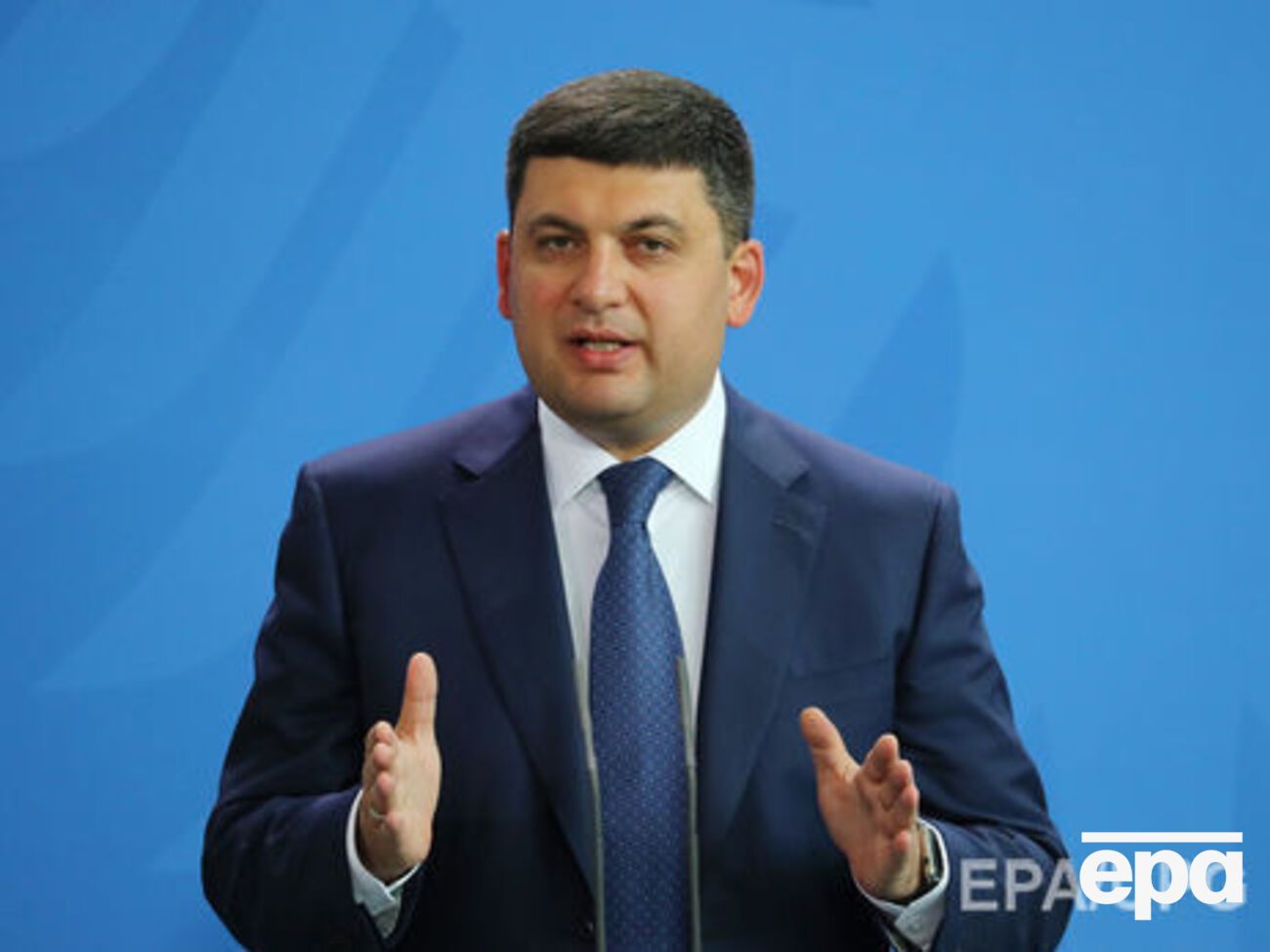 Гройсман предложил обустроить автомагистрали специальными весовыми комплексами