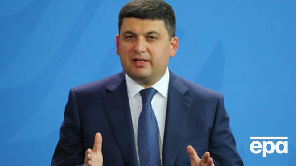 Гройсман предложил обустроить автомагистрали специальными весовыми комплексами