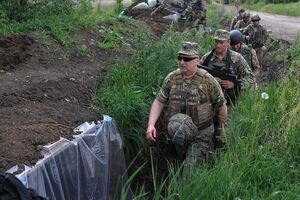 Турчинов: У Мар'їнці і Красногорівці склалася надзвичайно складна ситуація через використання ворогом потужної артилерії