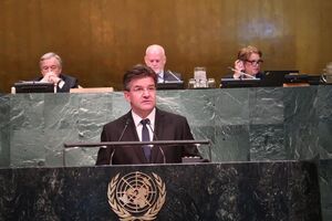 Лайчак является вице-премьер-министром и министром иностранных дел Словакии