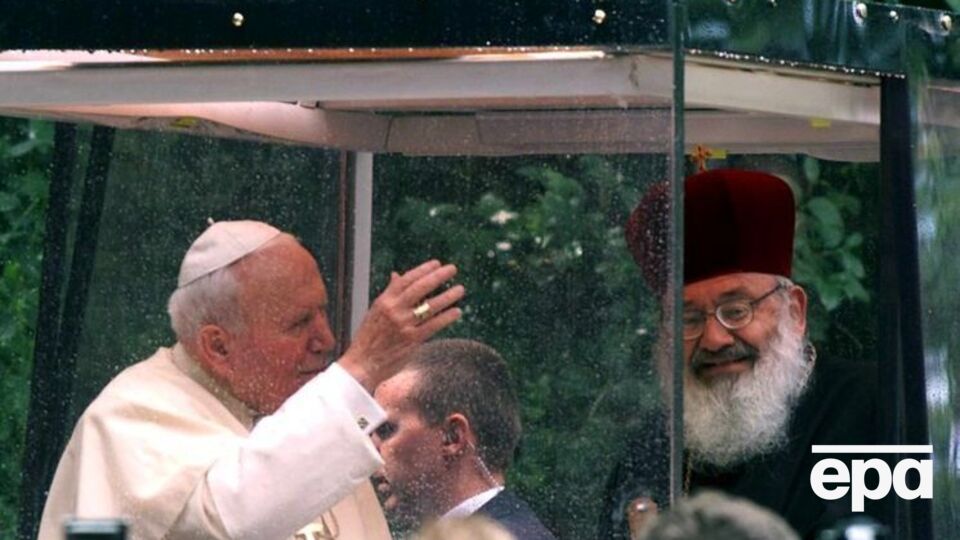 Любомир Гузар и папа Иоанн Павел II в Киеве в 2001 году