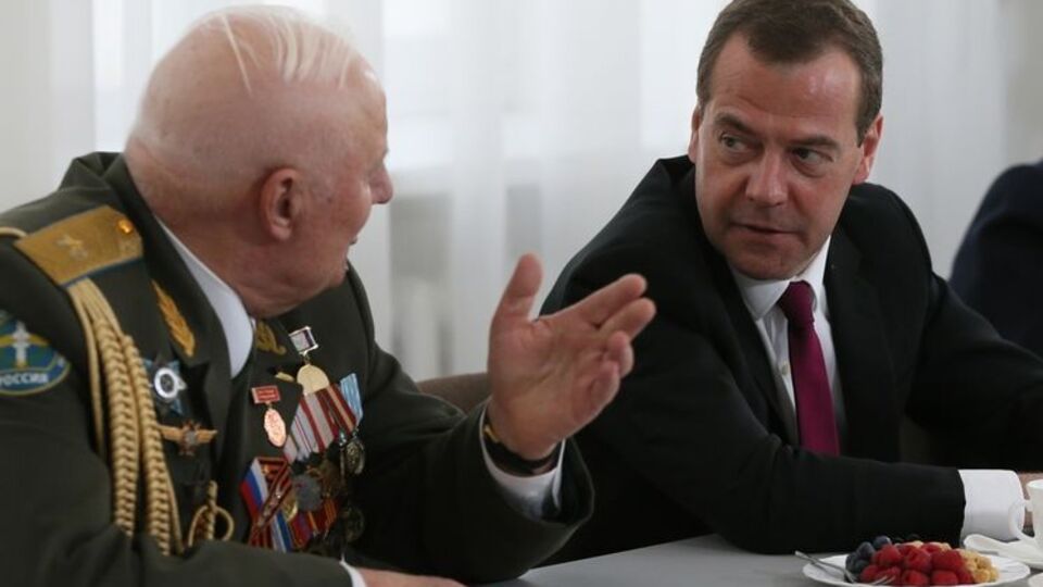 Медведєв запевнив ветеранів у своїй непохитності