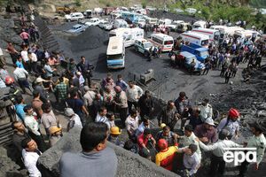 Під завалами залишається 81 гірник