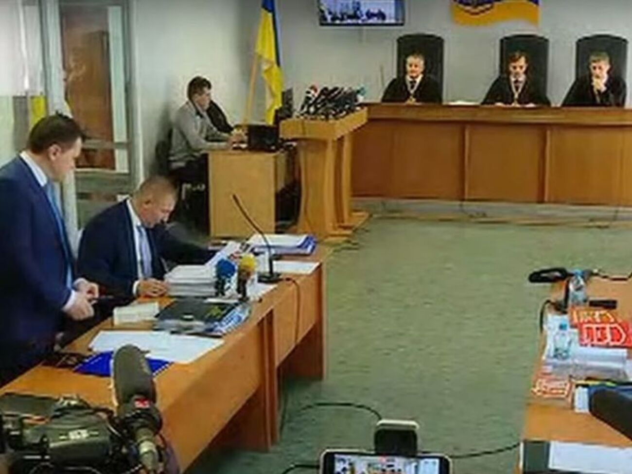 Засідання суду проходить без Януковича