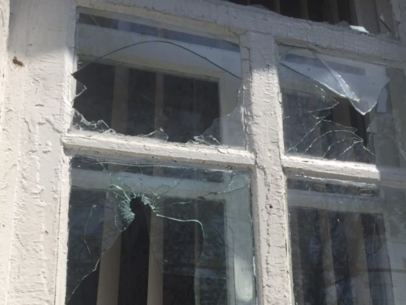 Обстрелом повреждены три дома