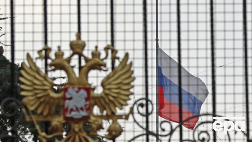 "Карта соотечественника" даст русскоязычным иностранцам право на въезд и трудоустройство в России