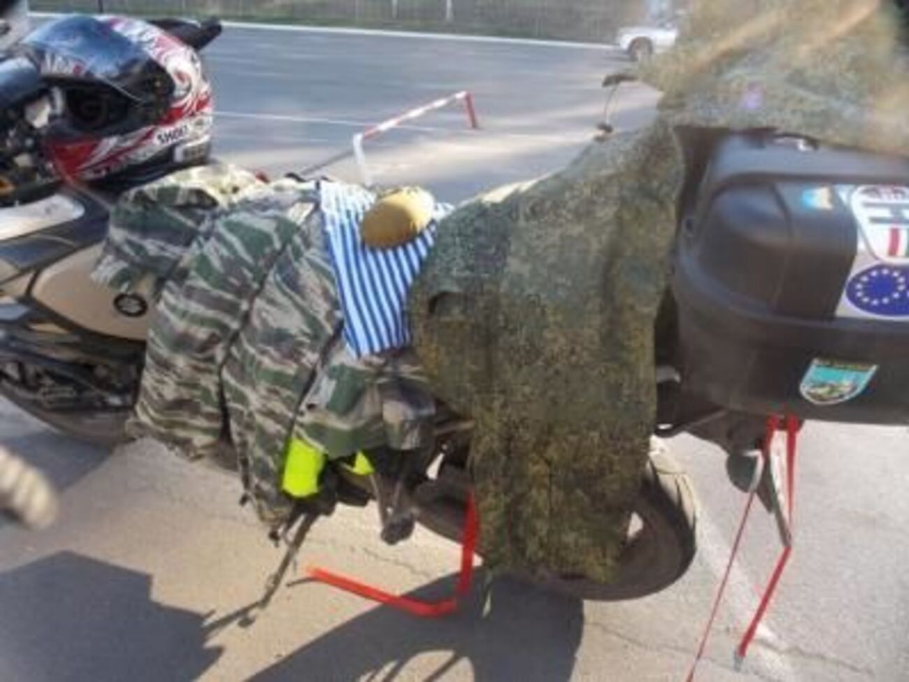 При личном осмотре пограничники обнаружили камуфлированную одежду без опознавательных знаков