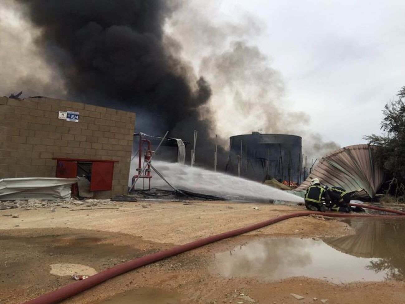 Пожежу продовжують гасити