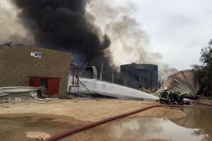 Пожежу продовжують гасити