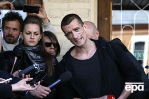 Павленський четвертий місяць живе у Франції