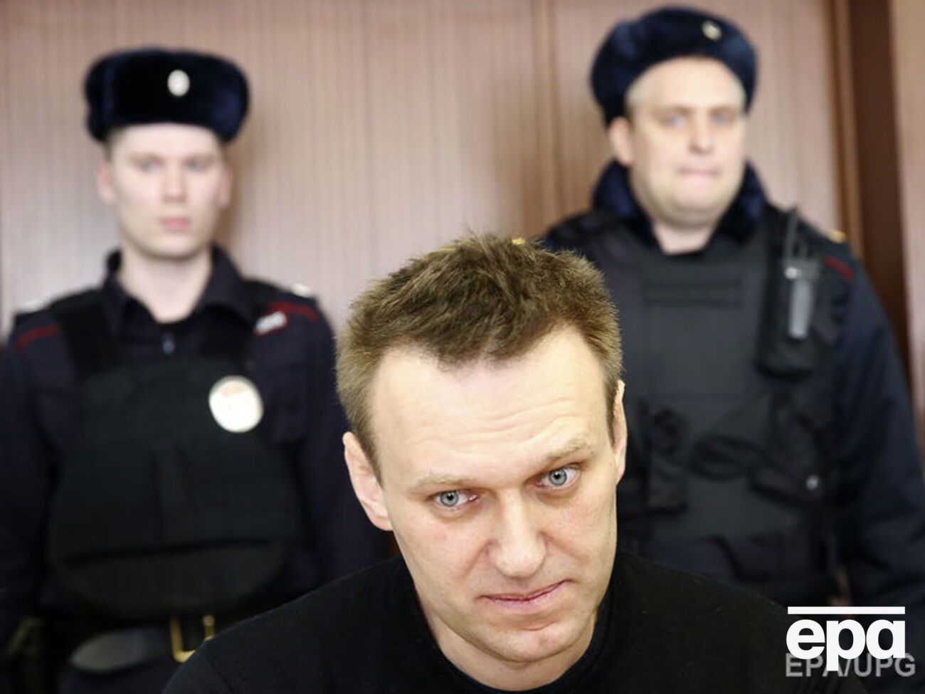 Навальный является условно осужденным