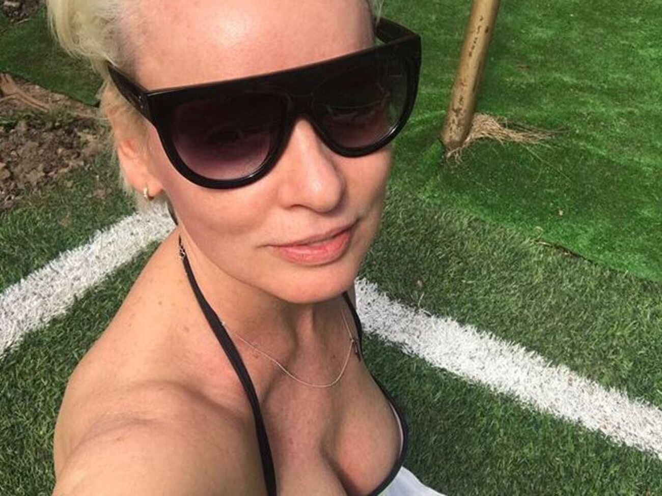 Еппле показала, як виглядає в купальнику