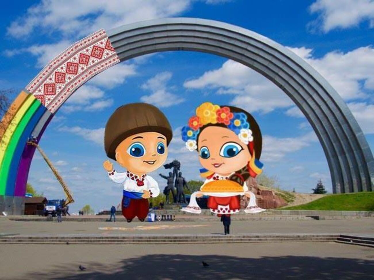 В сети отреагировали на намерение украсить Арку дружбы народов фрагментом украинского орнамента. Фотожабы