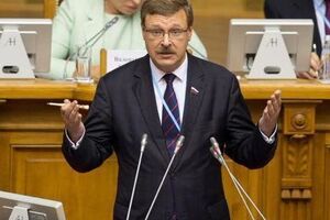 По словам Косачева, американцы "всеми правдами и неправдами" пытаются утвердить верховенство собственного законодательства над международным