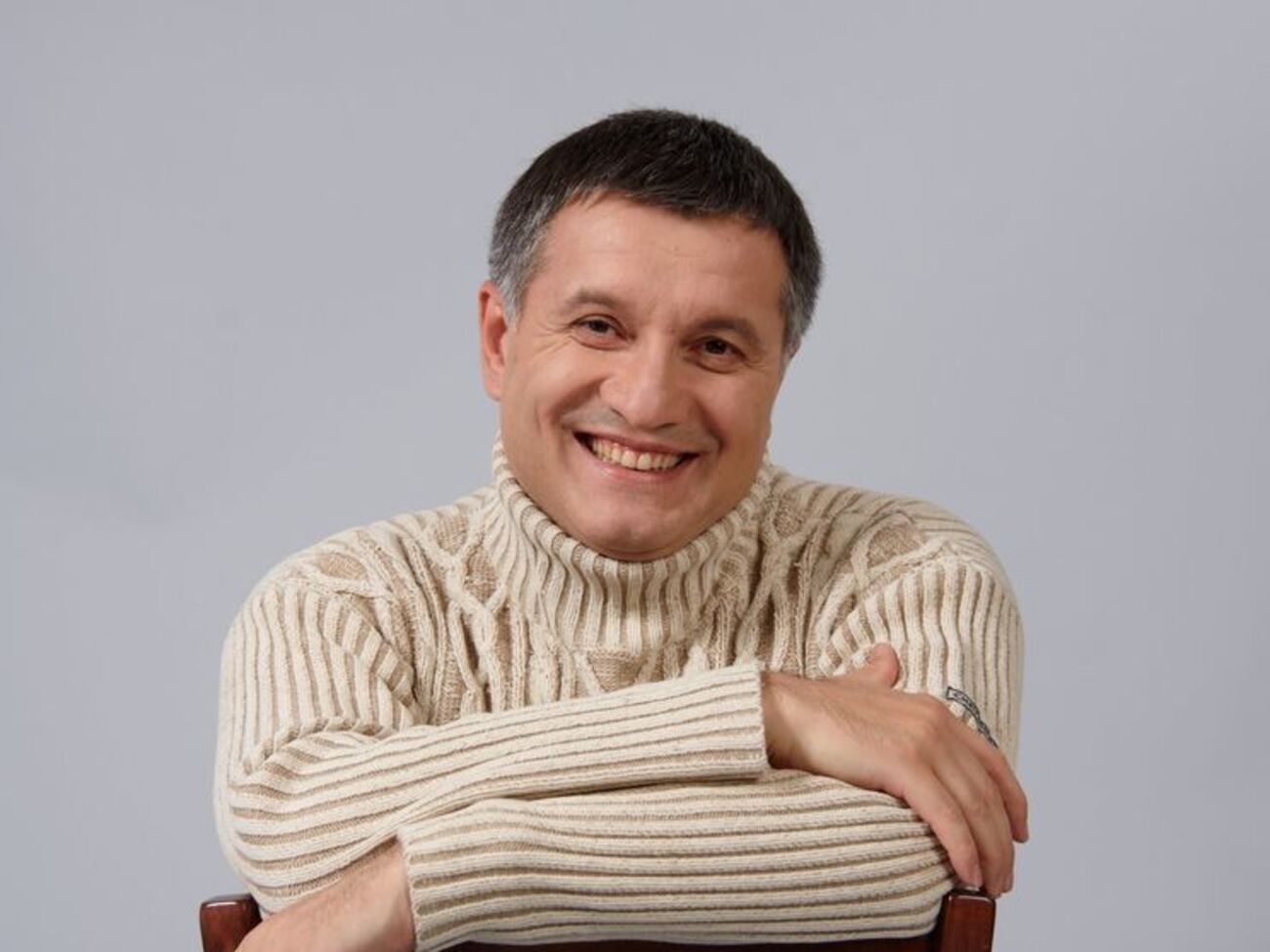 Аваков заявляв, що вручав нагородну зброю волонтерам та нардепам