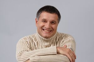 Аваков заявляв, що вручав нагородну зброю волонтерам та нардепам