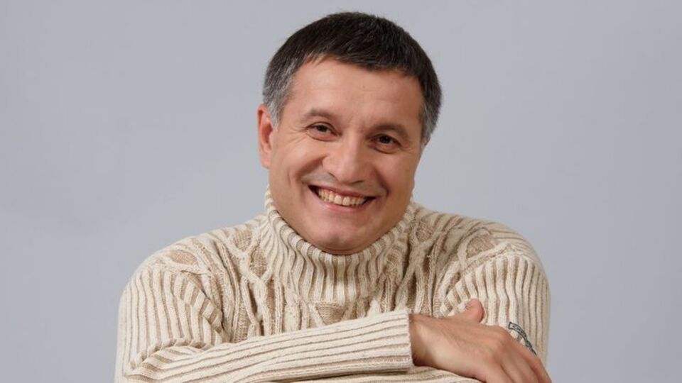Аваков заявляв, що вручав нагородну зброю волонтерам та нардепам