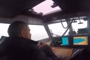 У прикордонному управлінні ФСБ заявляють, що український катер міг порушити держкордон РФ