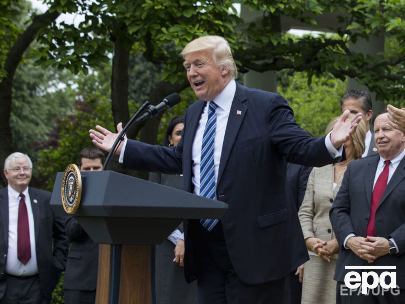 Низка телеканалів відмовилася ставити ролик про успіхи Трампа