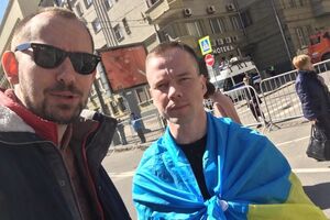 Украинский журналист встретился с российским активистом на Болотной площади